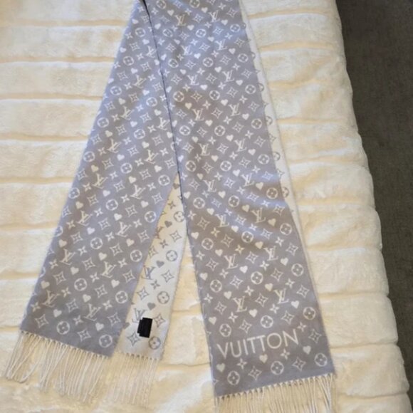 Louis Vuitton Monogram Cashmere Scarf – Grey & White - Picture 1 of 5